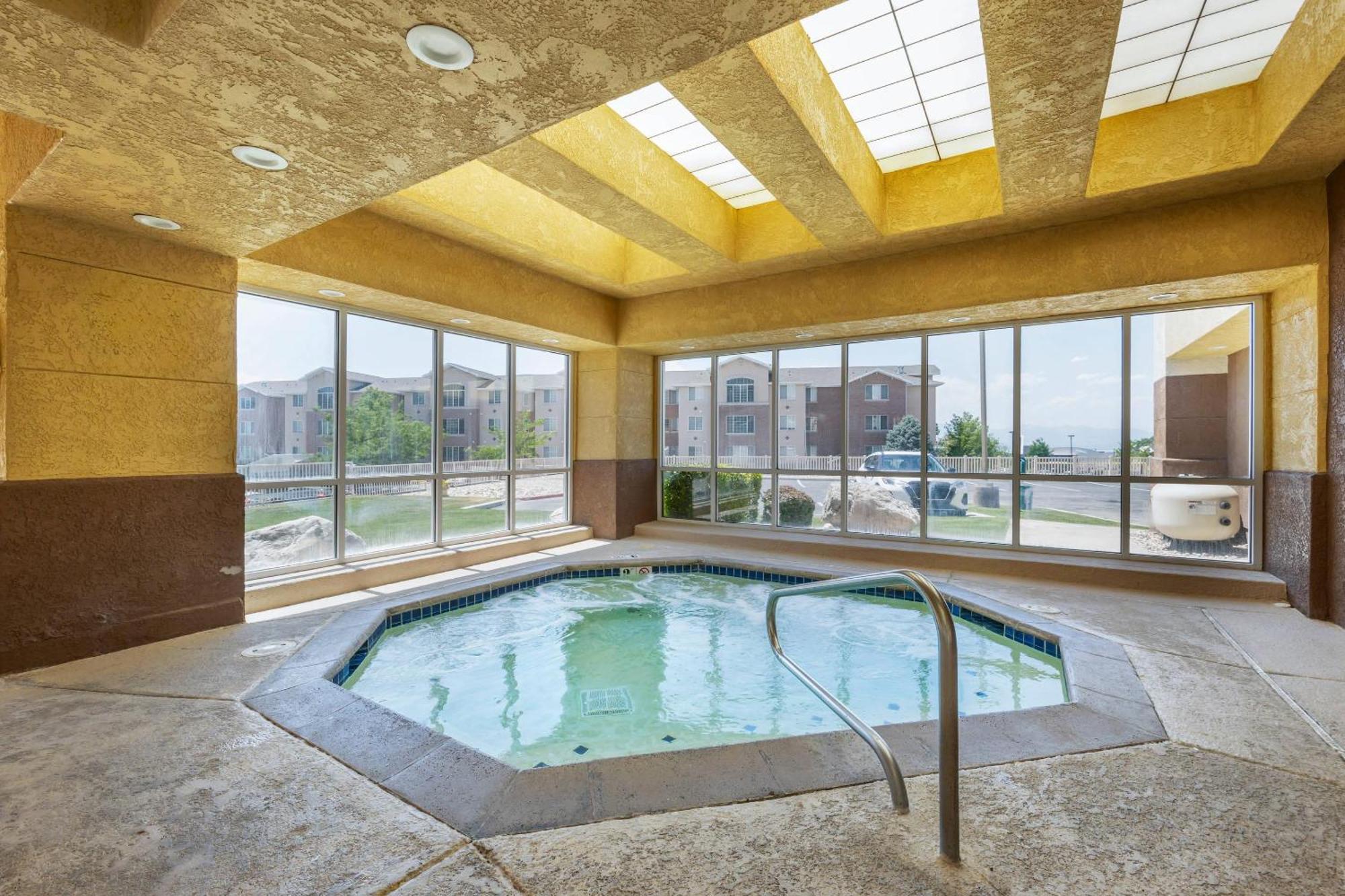 Hotel Comfort & - Provo 2*