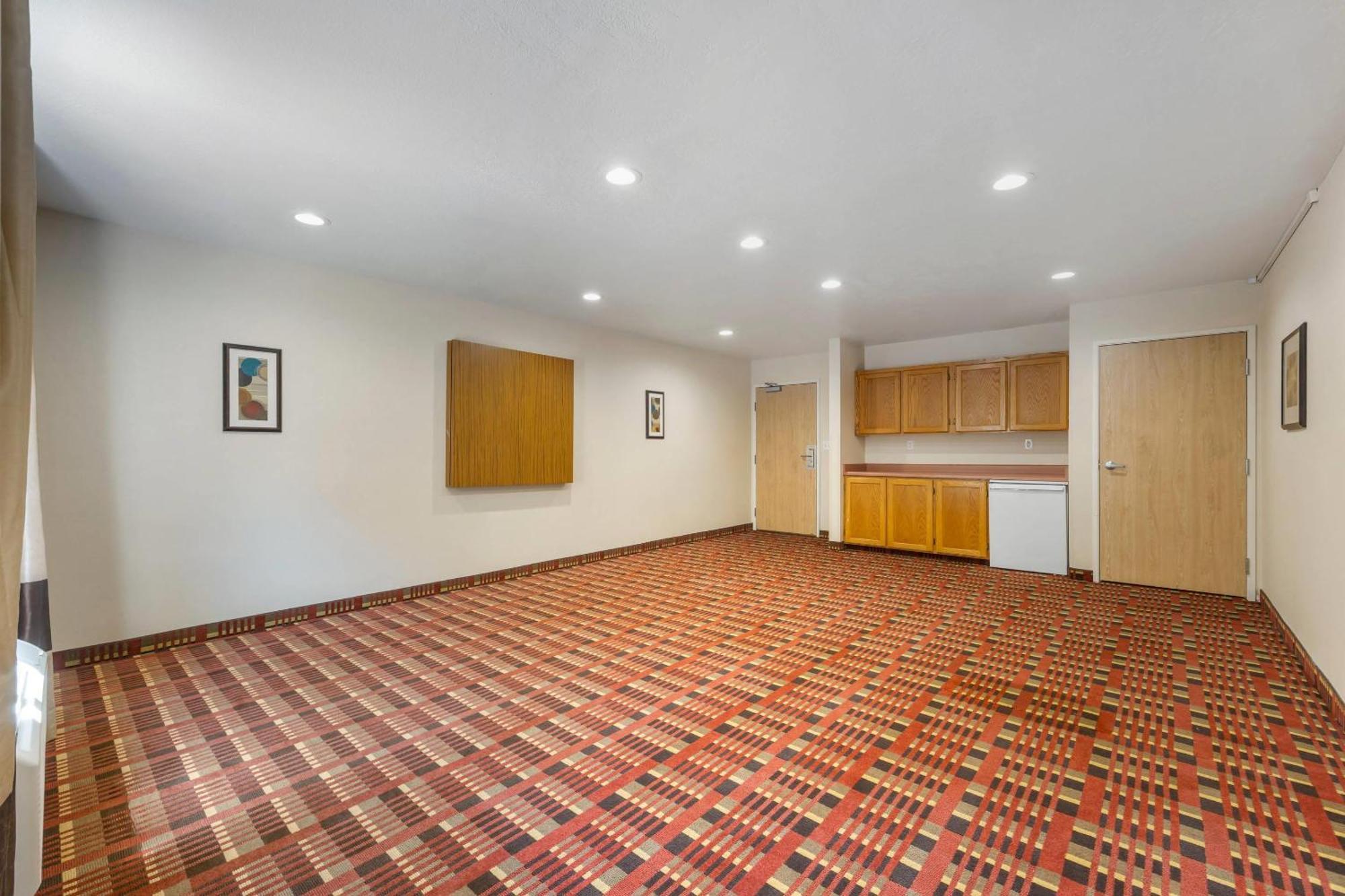 Comfort & - Provo Hotel