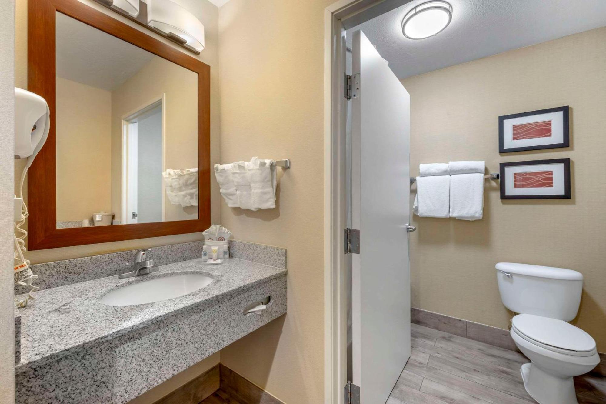 Comfort & - Provo Hotel