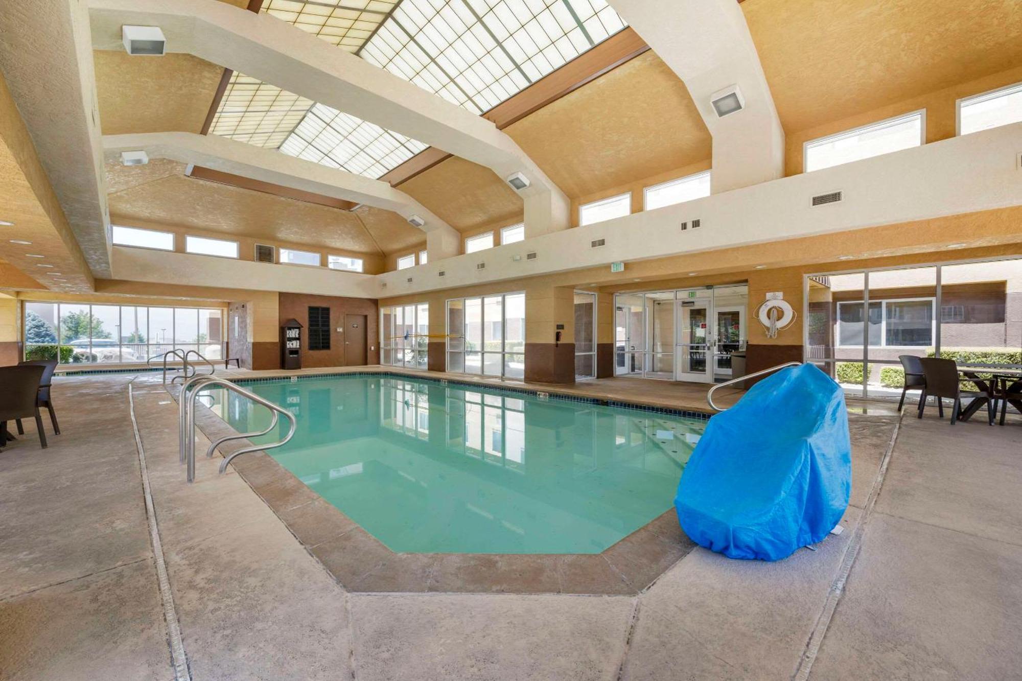 Comfort & - Provo Hotel